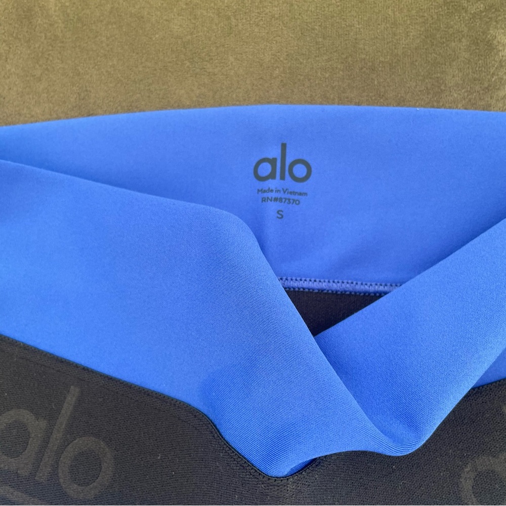 Alo Yoga S High-Waist Fitness Airlift bright blue w black band small - Picture 2 of 5